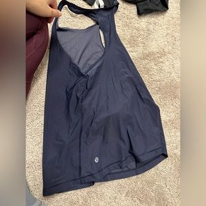Navy blue Lululemon tank with built in bra size 6 pristine condition